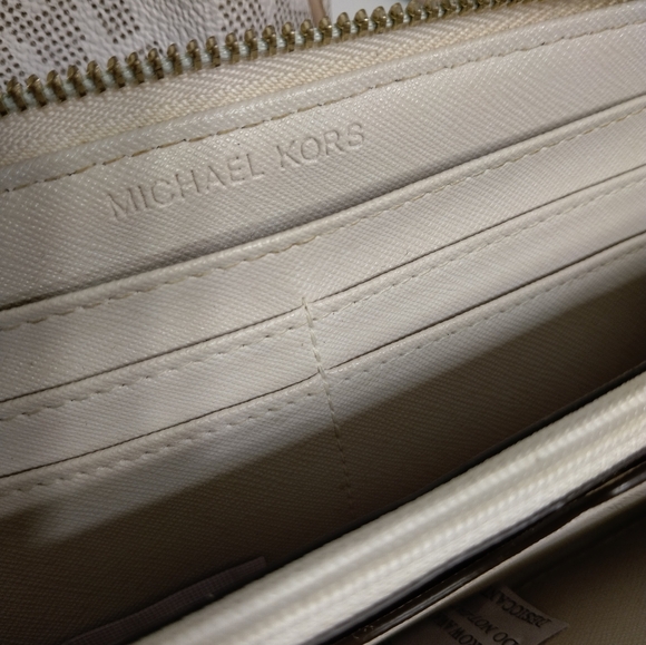 💥CLOSING Nov.1 SALE💥 Michael Kors MK Purse & matching Wallet - Picture 14 of 16